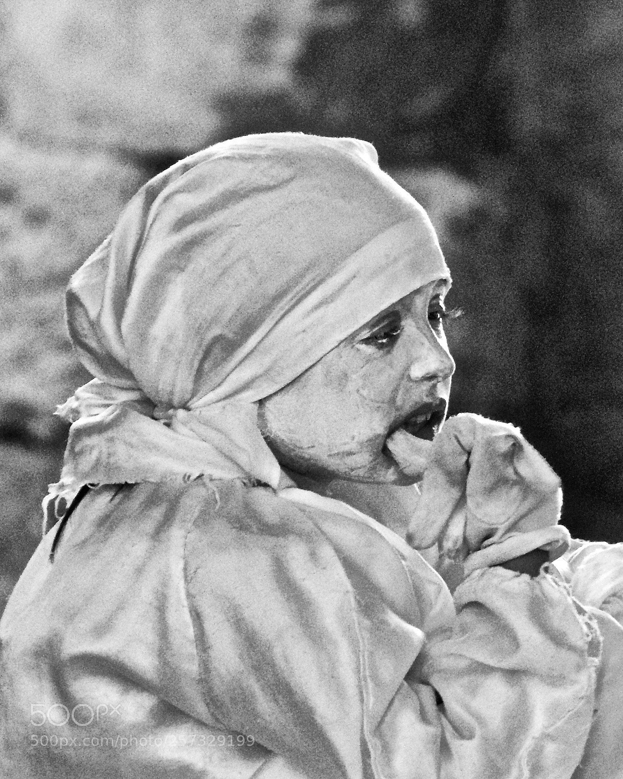 Nikon D5100 sample photo. Street performer b&w photography