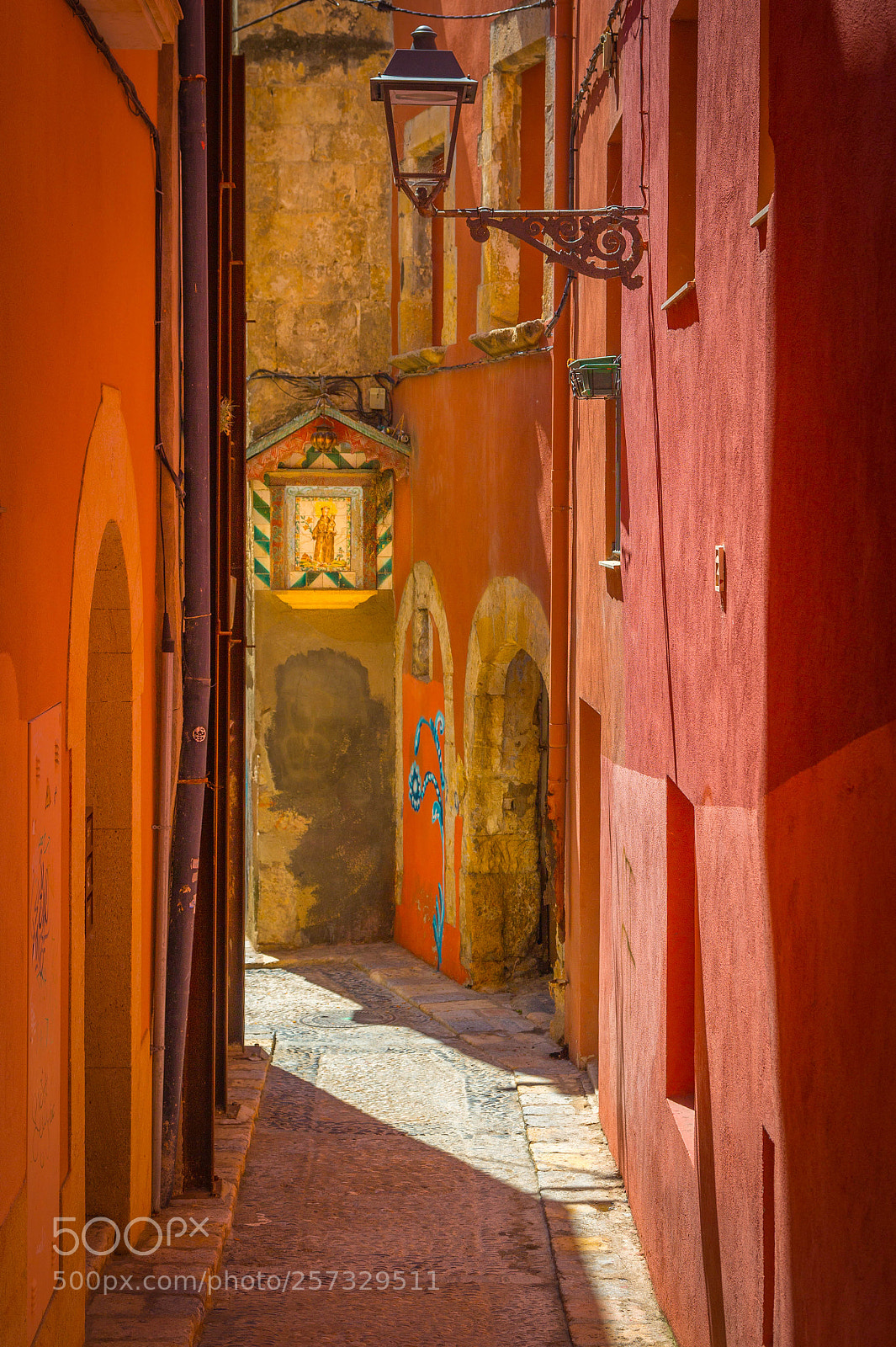 Canon EOS 6D sample photo. Alleyway in tarragona photography
