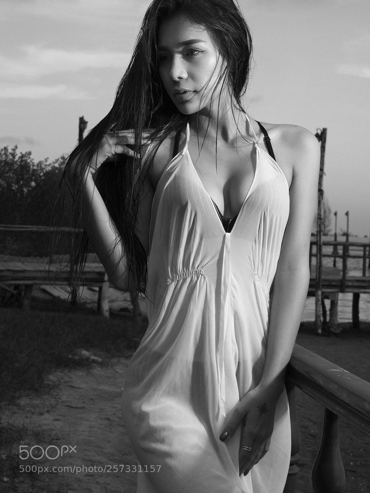 Olympus OM-D E-M5 II sample photo. Girl in sunset photography