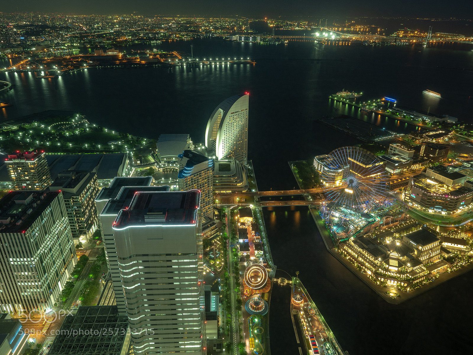 Olympus OM-D E-M5 II sample photo. 横浜ランドマークタワースカイガーデンより photography