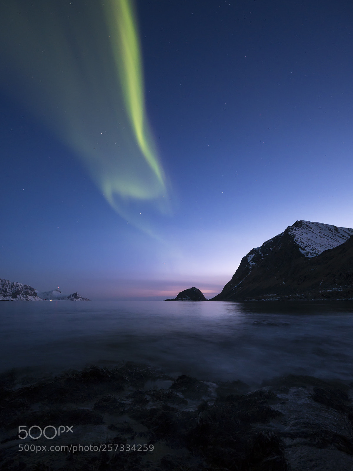 Panasonic Lumix DMC-GX85 (Lumix DMC-GX80 / Lumix DMC-GX7 Mark II) sample photo. Aurora at haukland beach photography