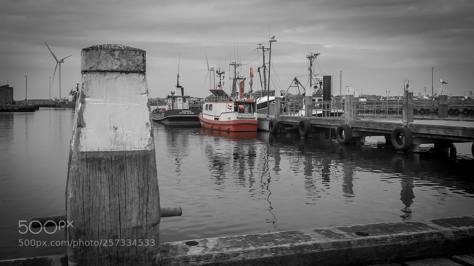 Apple iPhone 6 sample photo. Red boat photography