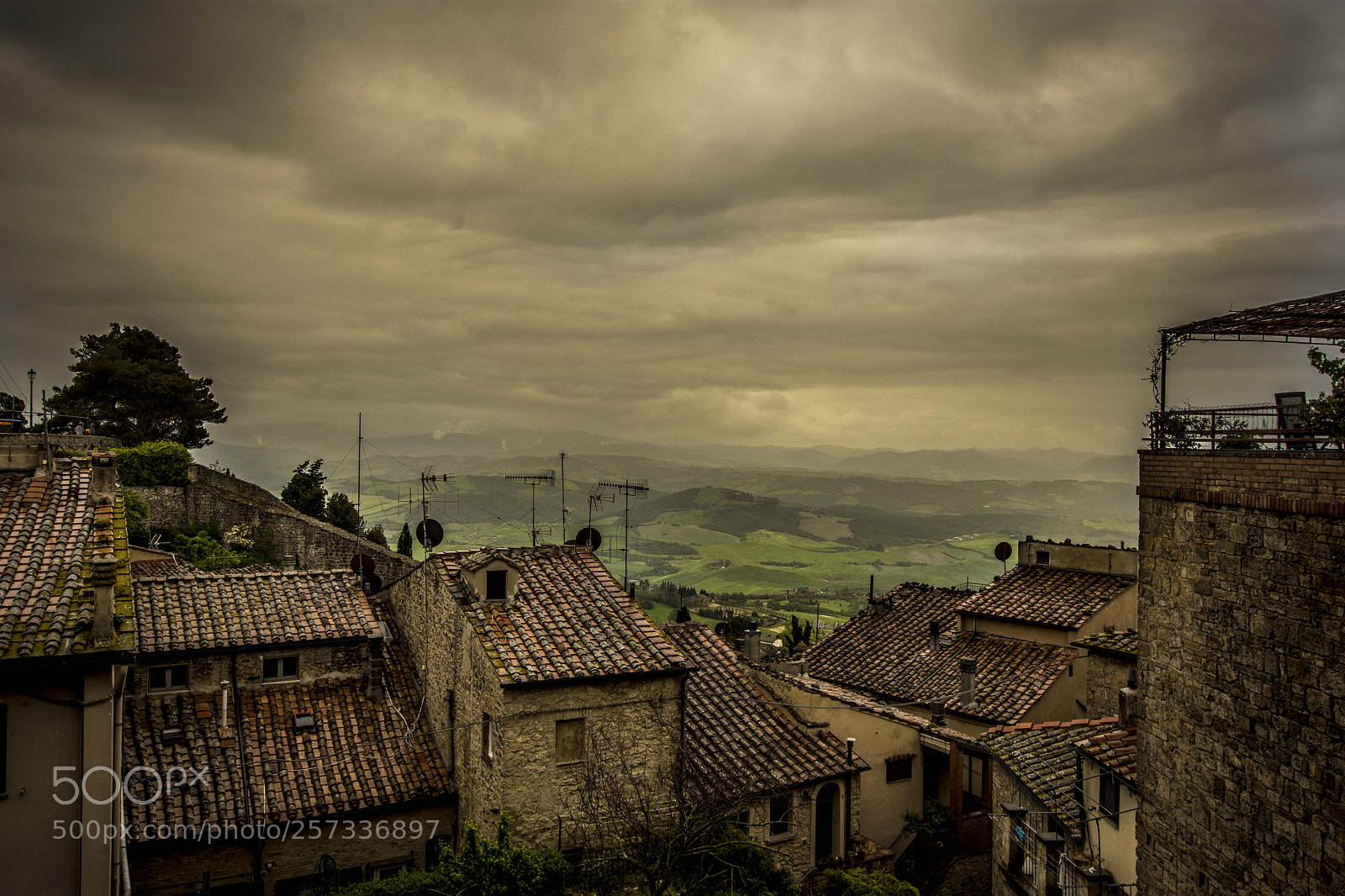 Nikon D7200 sample photo. Volterra under the rain. photography