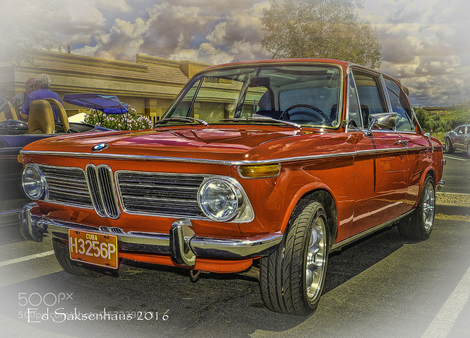 Panasonic Lumix DMC-FZ1000 sample photo. Red vintage bmw photography