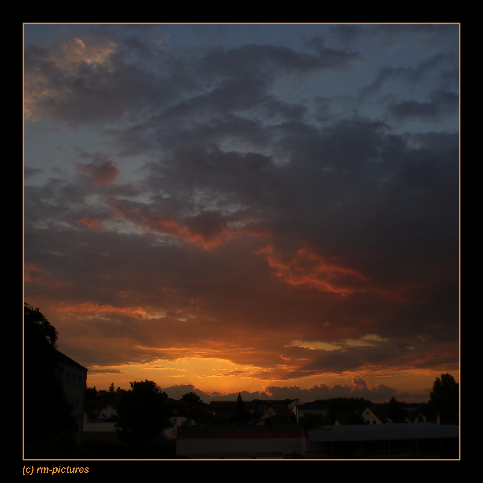 Canon EF 75-300mm F4.0-5.6 IS USM sample photo. Sonnenuntergang über treysa photography