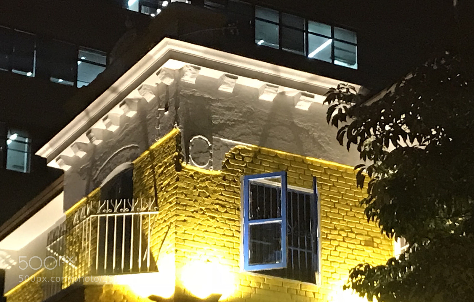 Apple iPhone 7 Plus sample photo. Yellow house photography