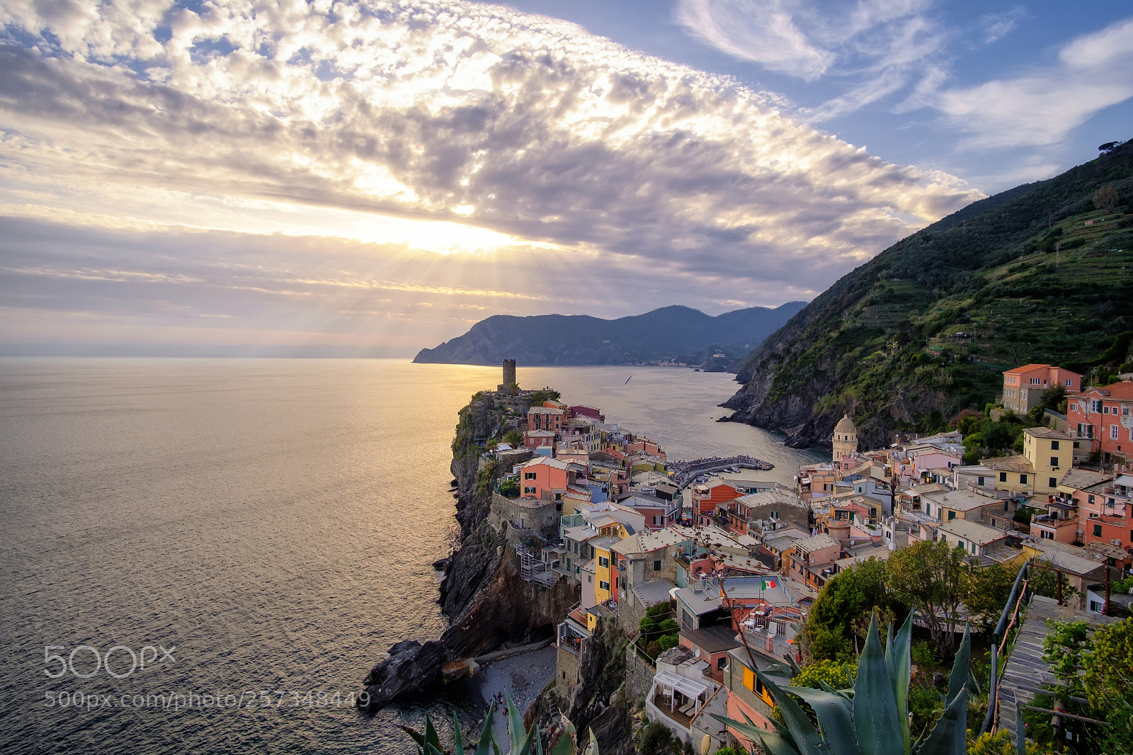 Fujifilm X-T20 sample photo. Sunset at vernazza photography