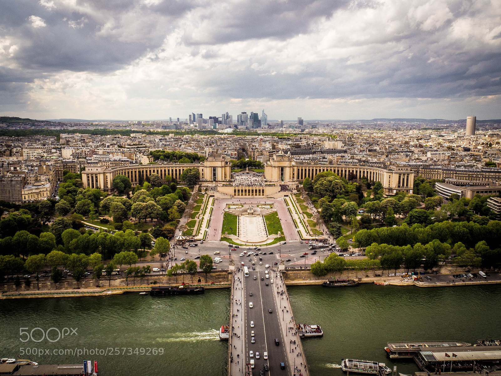 Olympus OM-D E-M10 II sample photo. Trocadero with the palais photography
