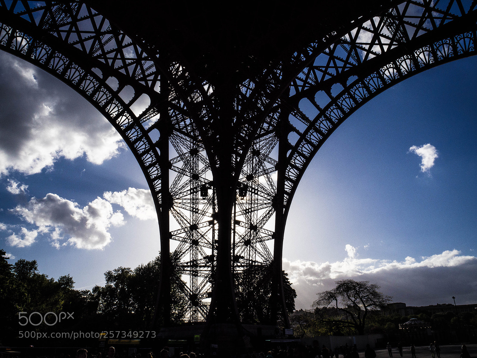 Olympus OM-D E-M10 II sample photo. Base of the eiffel photography