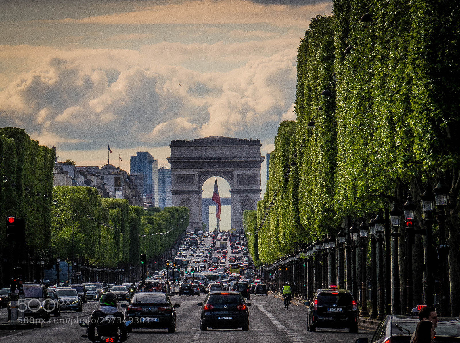 Olympus OM-D E-M10 II sample photo. Champs elysees with the photography