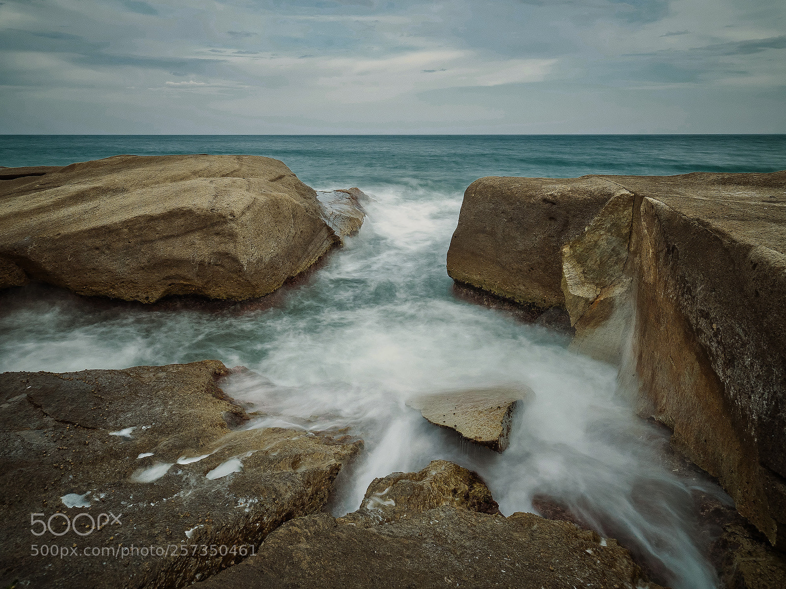 Olympus OM-D E-M5 II sample photo. La puerta del mar photography