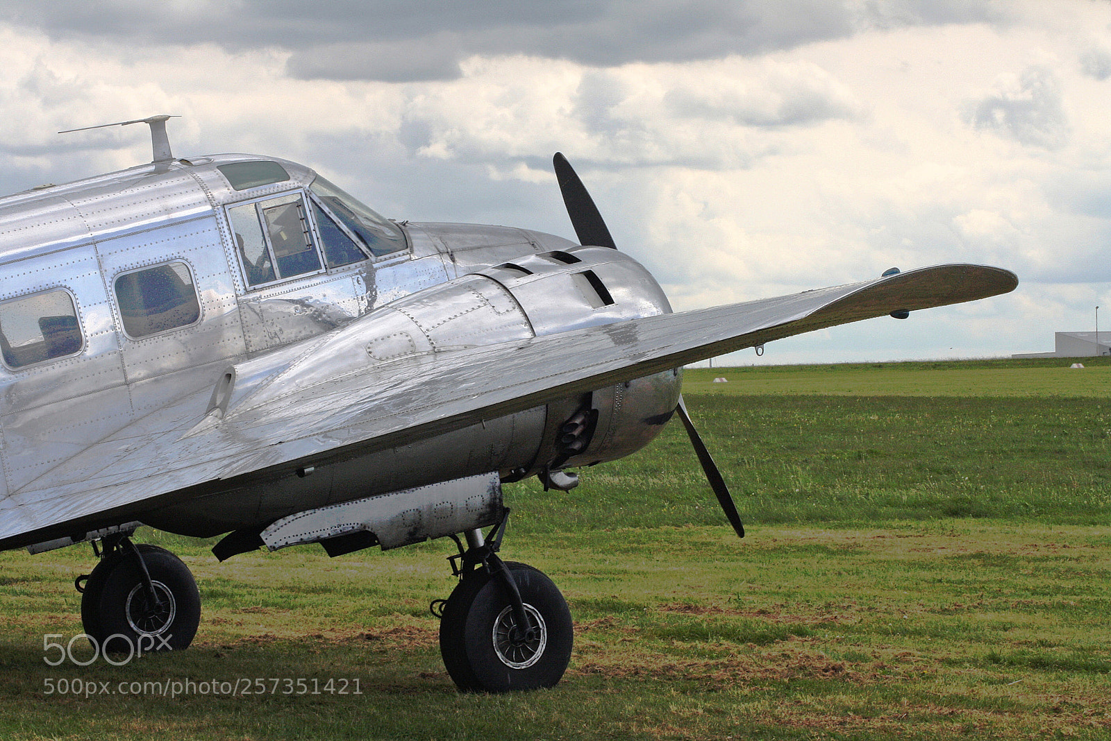 Canon EOS 1000D (EOS Digital Rebel XS / EOS Kiss F) sample photo. Classic airplane photography