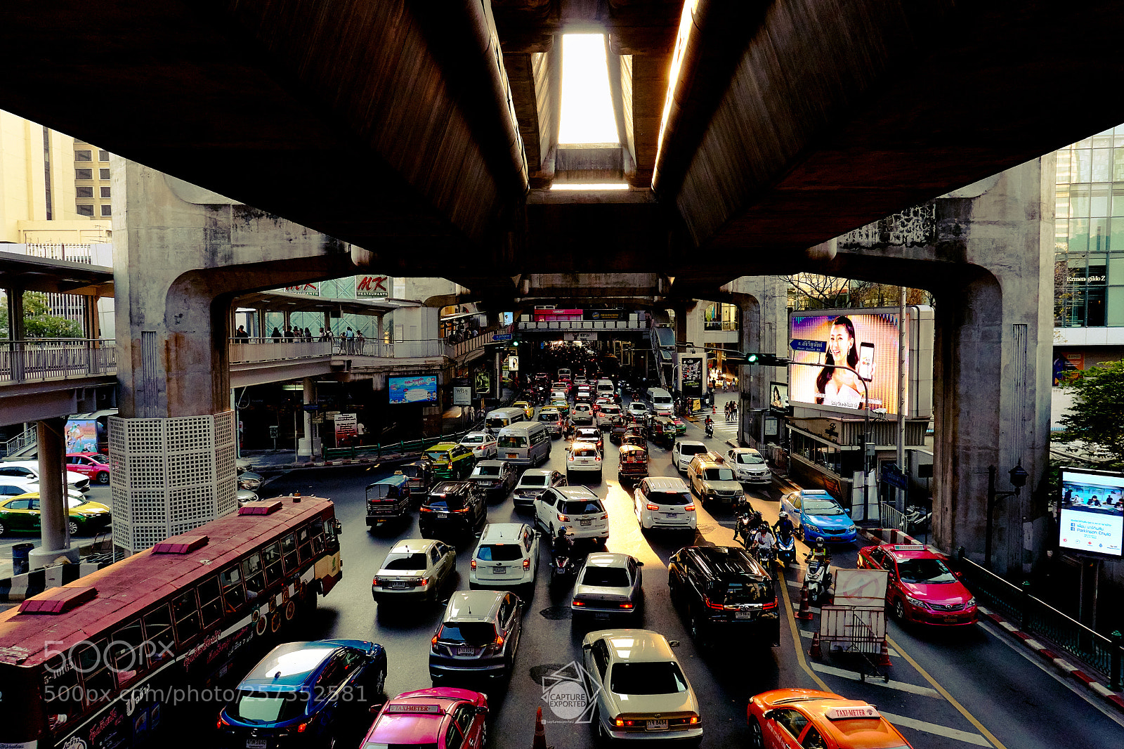 Sony a6300 sample photo. Traffic jam in evening photography