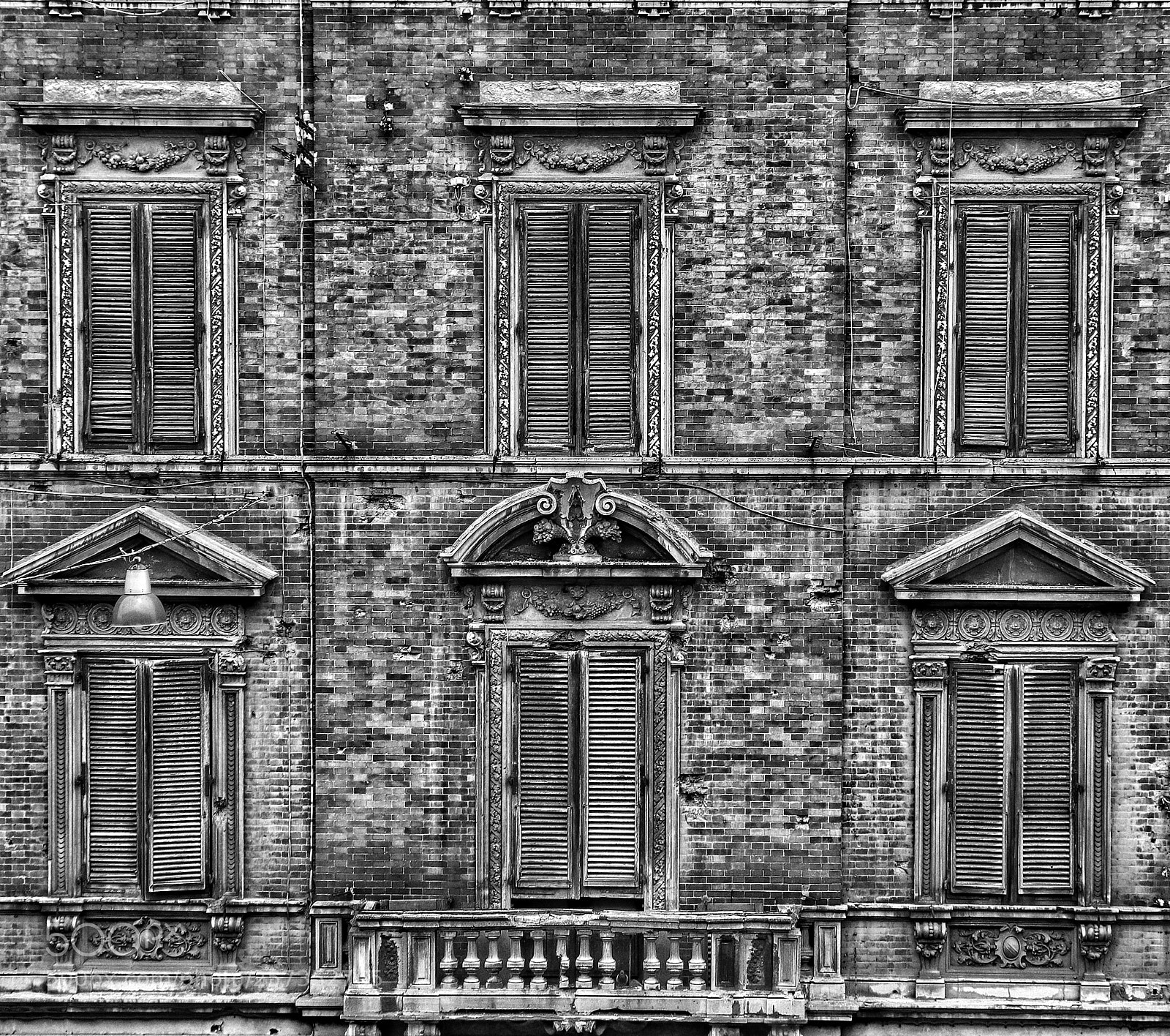 Canon EOS 200D (EOS Rebel SL2 / EOS Kiss X9) sample photo. Symmetry photography