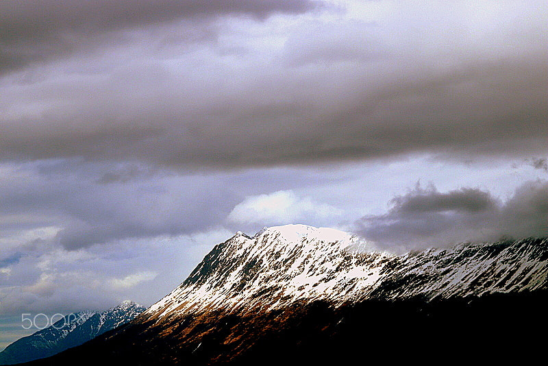 Canon EOS 200D (EOS Rebel SL2 / EOS Kiss X9) + Canon EF 70-200mm F4L USM sample photo. Sunlit mountain top photography