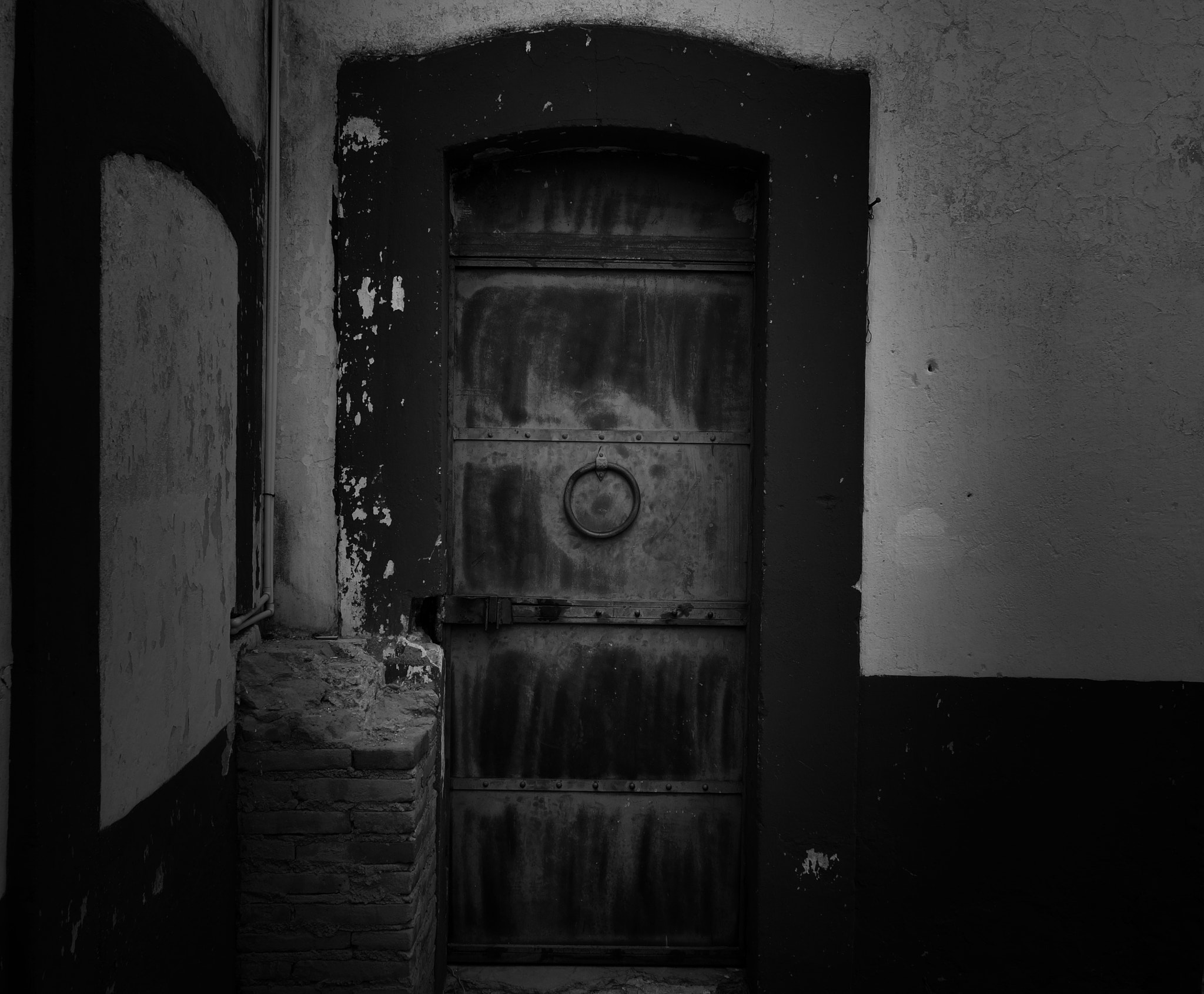 Sony Alpha a3500 sample photo. Dungeon photography