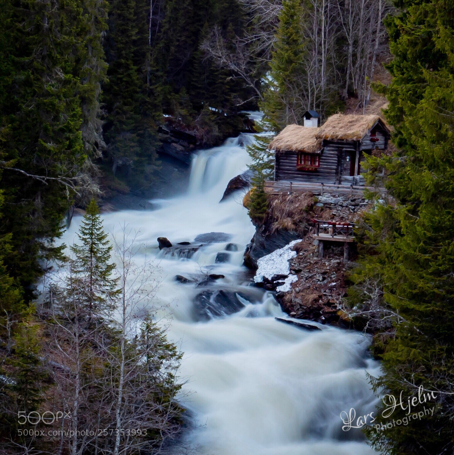 Olympus OM-D E-M5 II sample photo. Secluded cabin photography