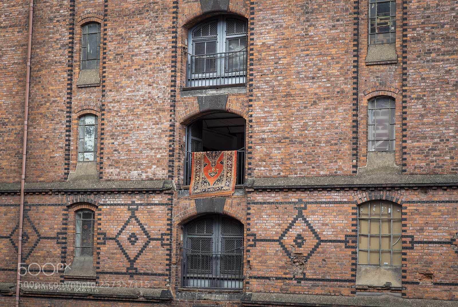 Canon EOS 6D sample photo. Old building & persian carpet photography