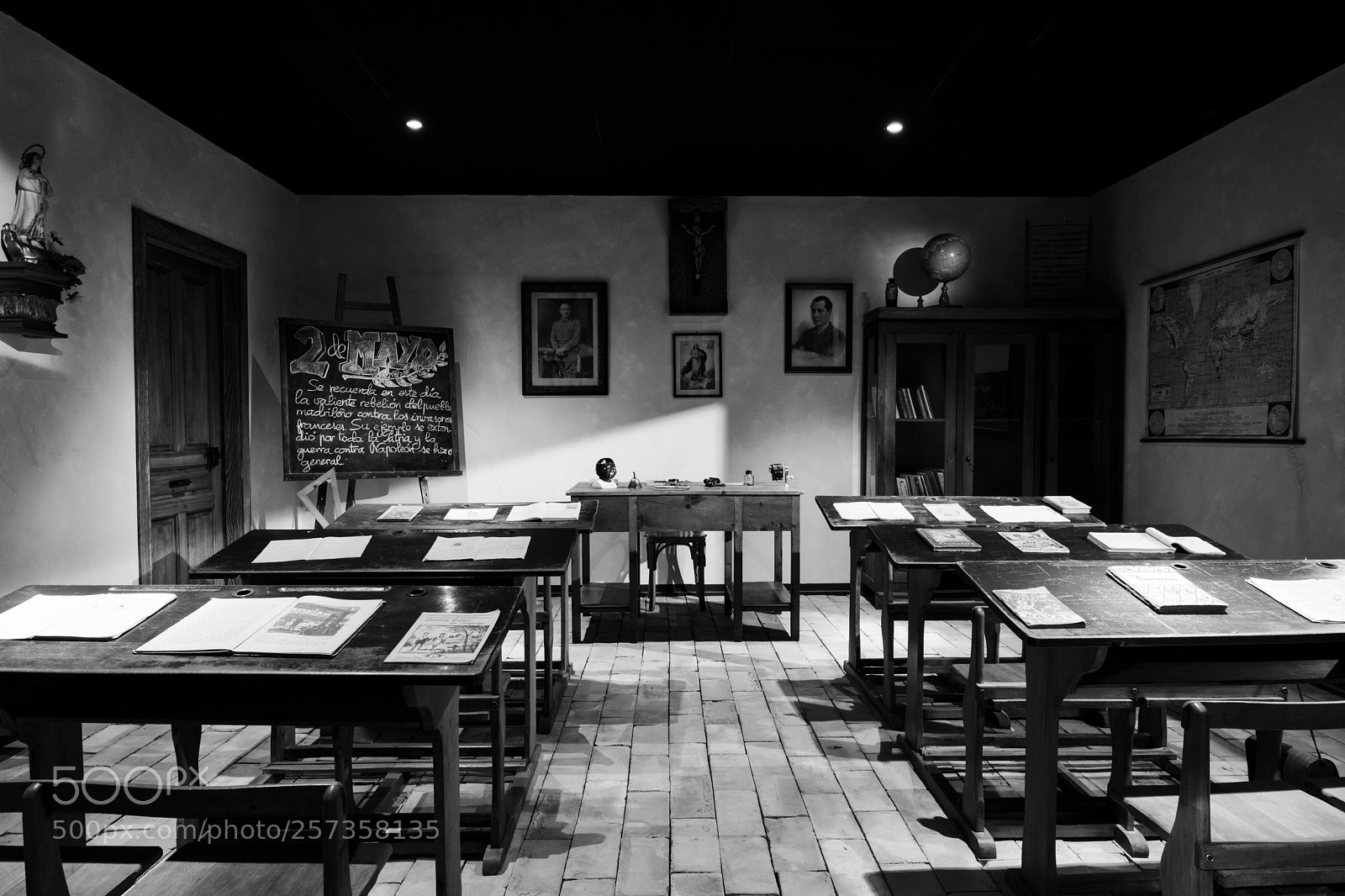 Canon EOS 750D (EOS Rebel T6i / EOS Kiss X8i) sample photo. Clase de historia photography