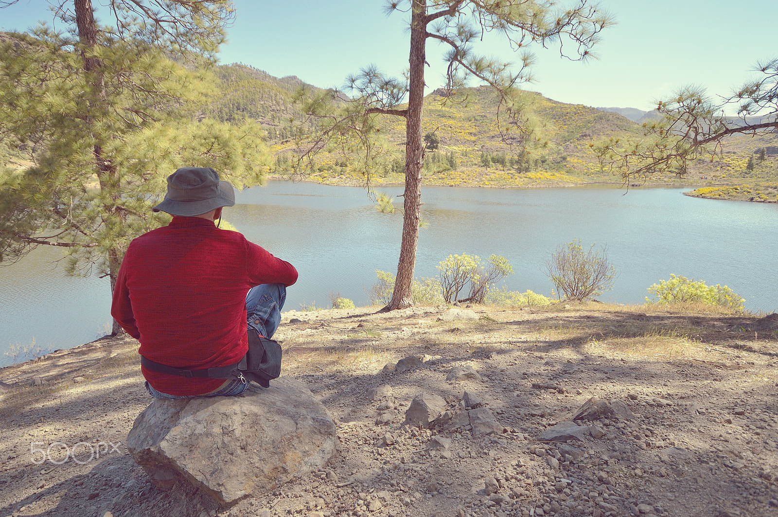 Nikon D3200 + Sigma 10-20mm F4-5.6 EX DC HSM sample photo. Resting and admiring the views photography