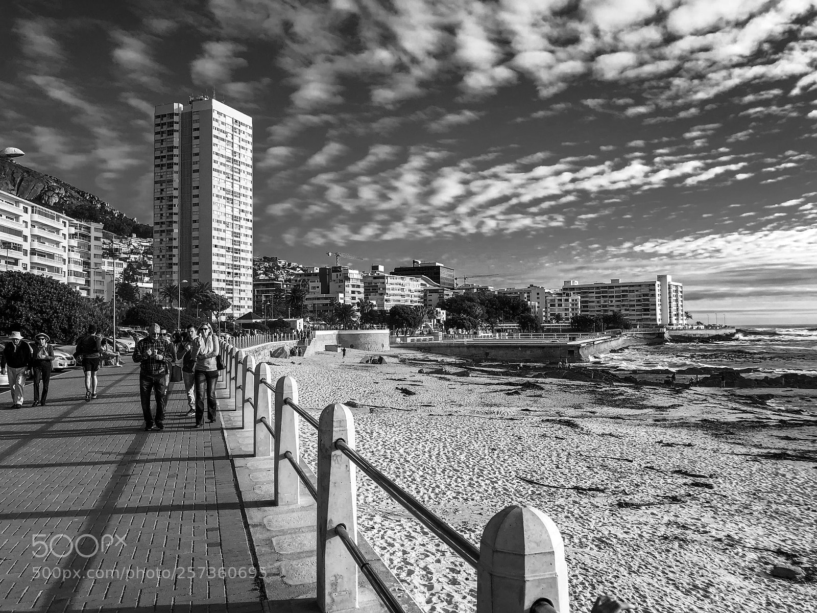 Apple iPhone 8 Plus sample photo. Walk on the beach photography