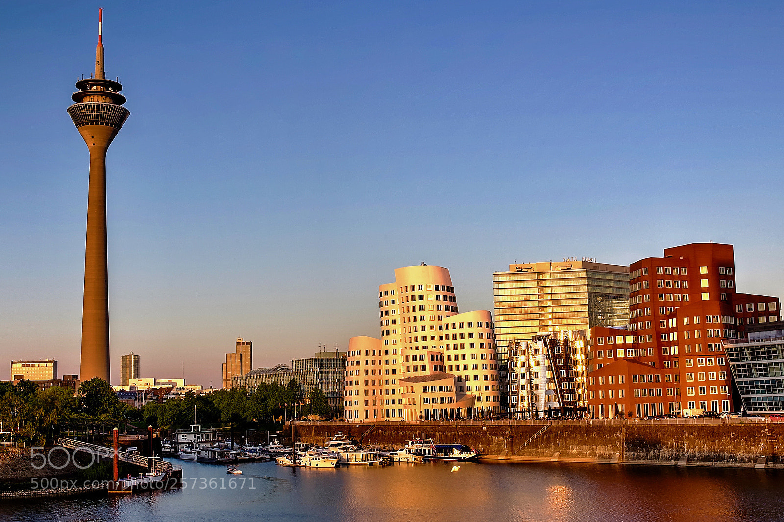 Canon EOS 700D (EOS Rebel T5i / EOS Kiss X7i) sample photo. Dusseldorf, medienhafen 1 photography