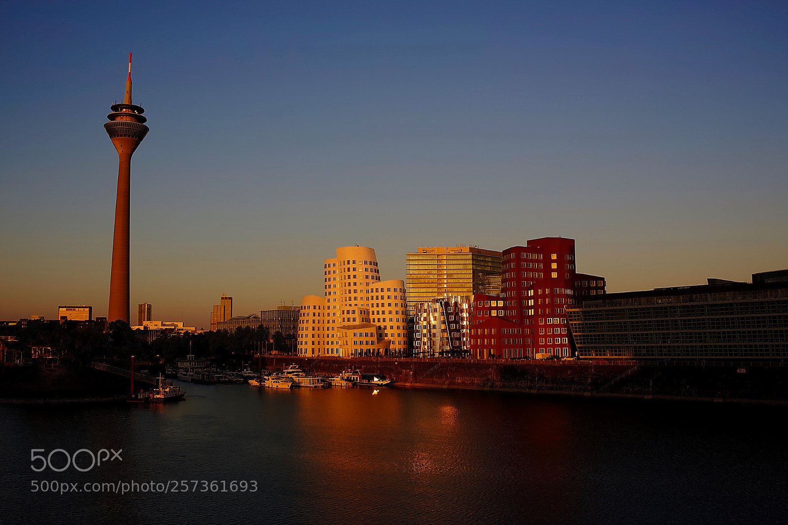Canon EOS 700D (EOS Rebel T5i / EOS Kiss X7i) sample photo. Dusseldorf, medienhafen 2 photography