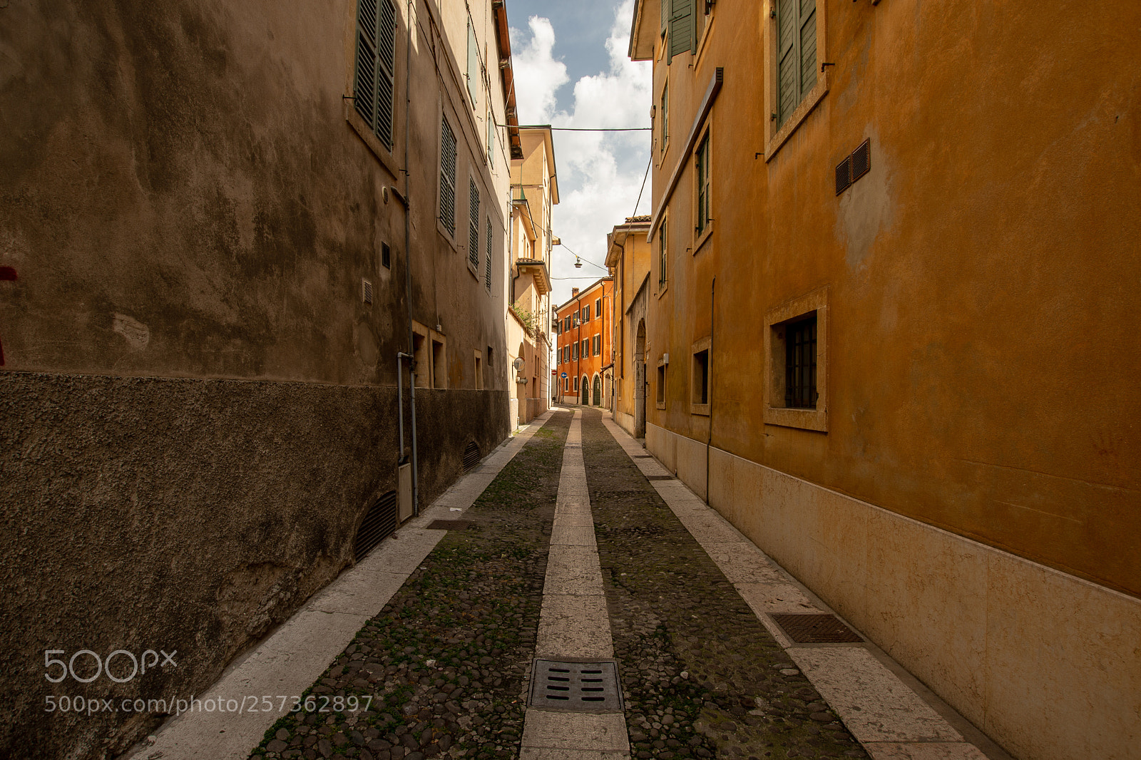 Nikon D7200 sample photo. Gasse in verona photography