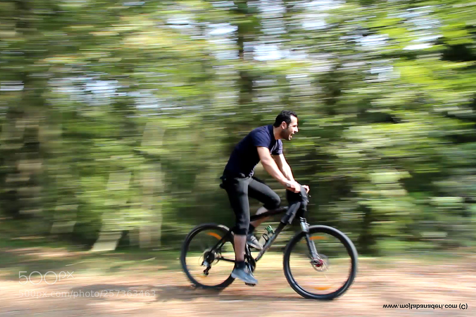 Canon EOS 600D (Rebel EOS T3i / EOS Kiss X5) sample photo. Bicycle run photography
