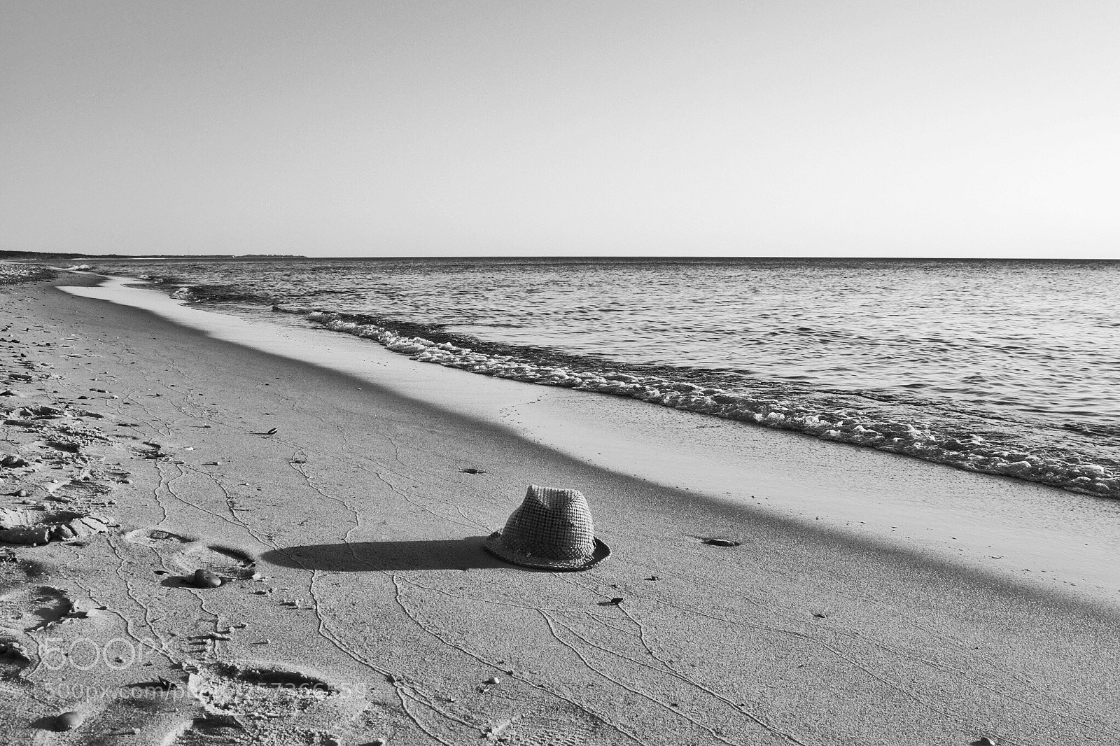 Olympus OM-D E-M10 sample photo. Lost hat photography