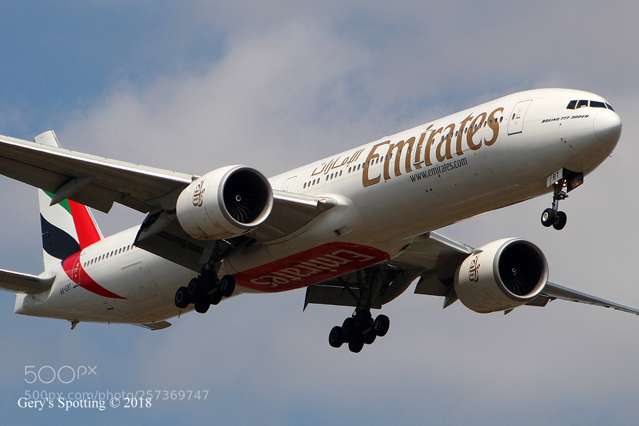 Canon EOS 1300D (EOS Rebel T6 / EOS Kiss X80) sample photo. Emirates - boeing 777-300er photography