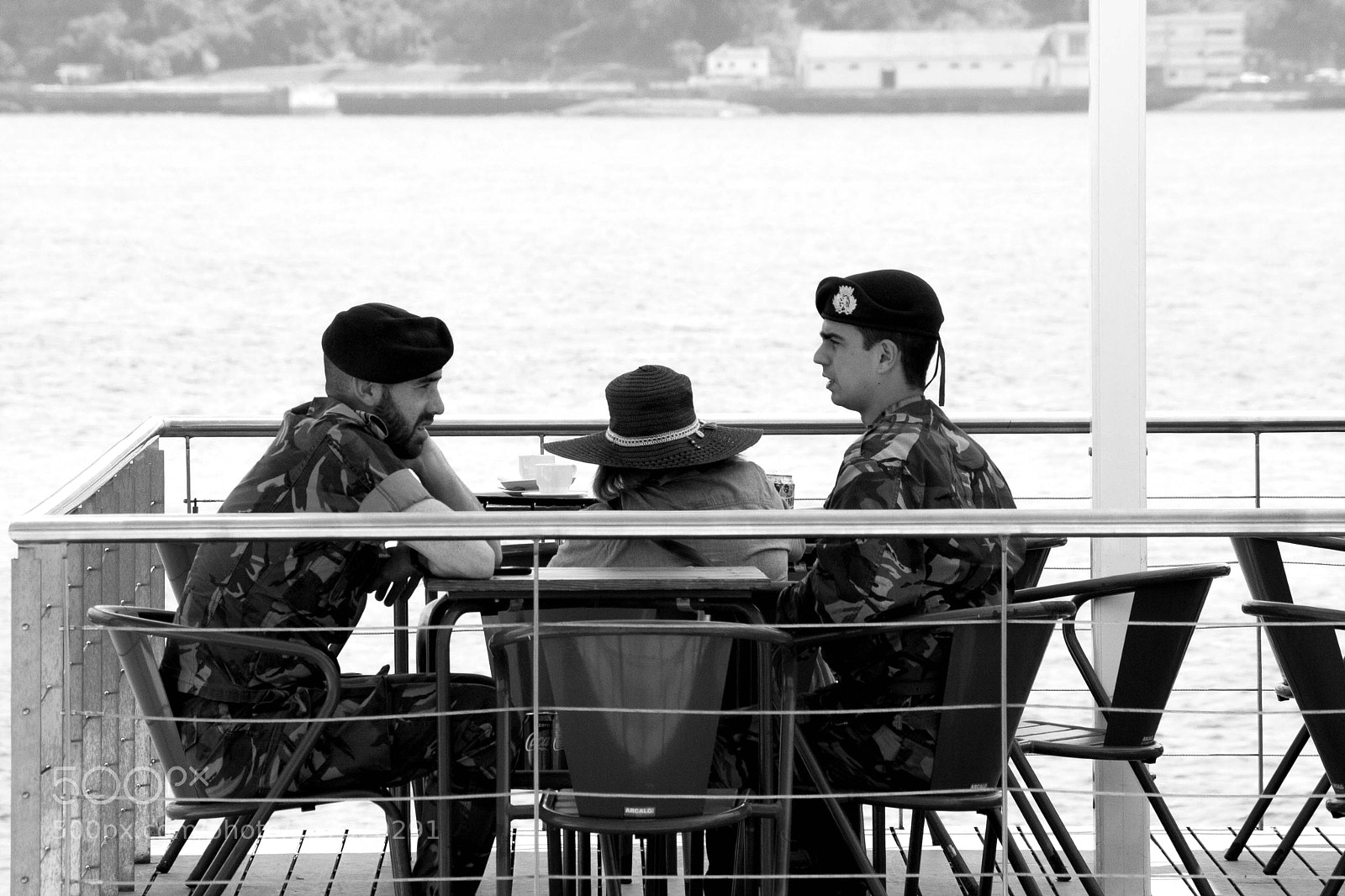Canon EOS 350D (EOS Digital Rebel XT / EOS Kiss Digital N) sample photo. Two soldiers and a photography