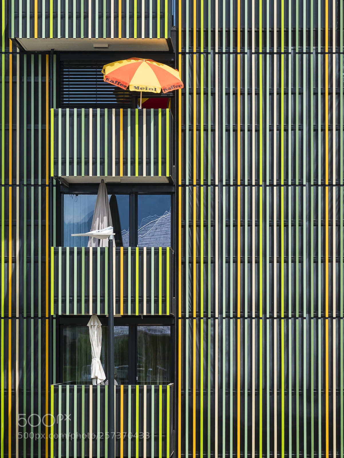 Panasonic Lumix DMC-GX85 (Lumix DMC-GX80 / Lumix DMC-GX7 Mark II) sample photo. House wall photography
