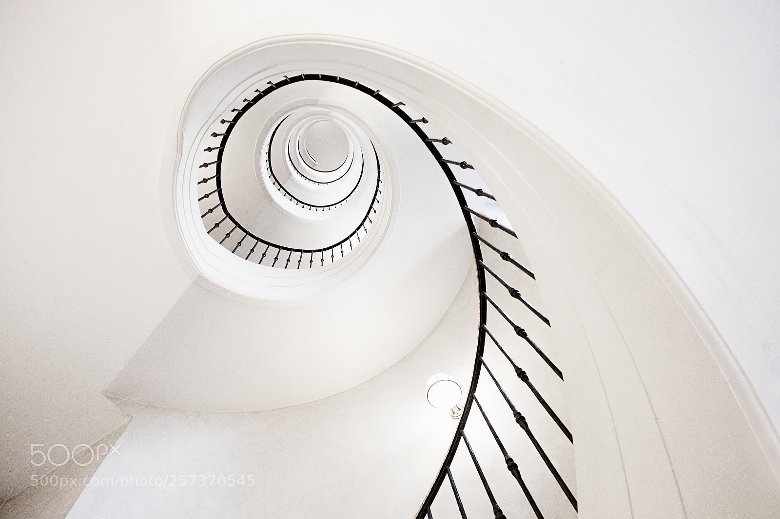 Canon EOS 450D (EOS Rebel XSi / EOS Kiss X2) sample photo. Beautiful white spiral photography