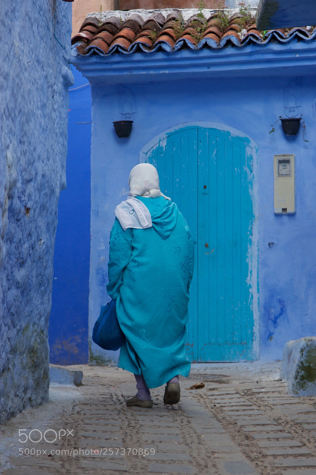 Canon EOS 600D (Rebel EOS T3i / EOS Kiss X5) sample photo. Woman - chefchaouen photography