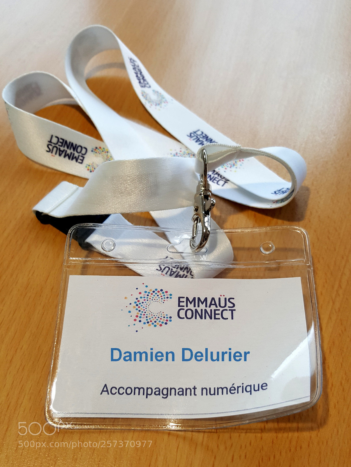 Samsung Galaxy S6 sample photo. Badge emmaus connect damien photography