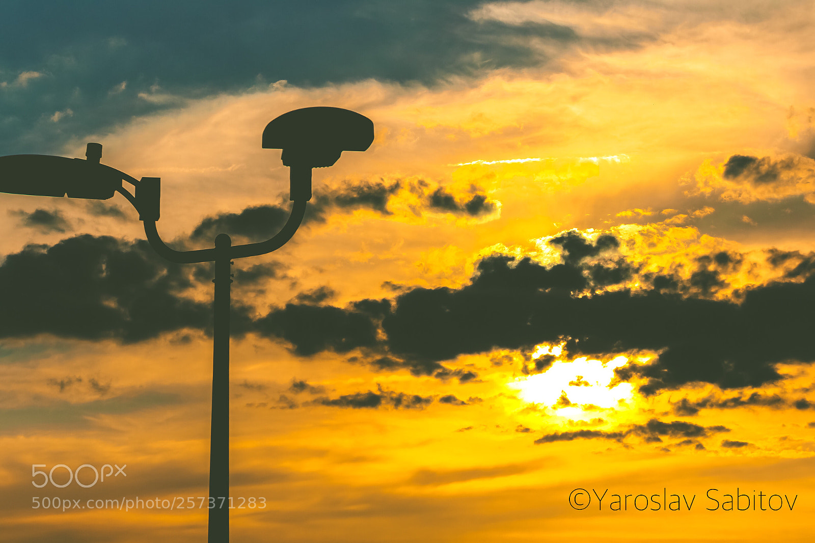 Canon EOS 1300D (EOS Rebel T6 / EOS Kiss X80) sample photo. Airport sunset  photography