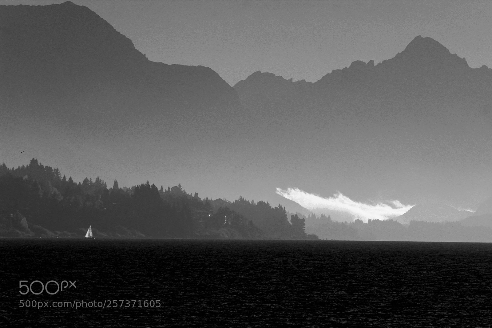 Canon EOS 1200D (EOS Rebel T5 / EOS Kiss X70 / EOS Hi) sample photo. El lago en gris... photography
