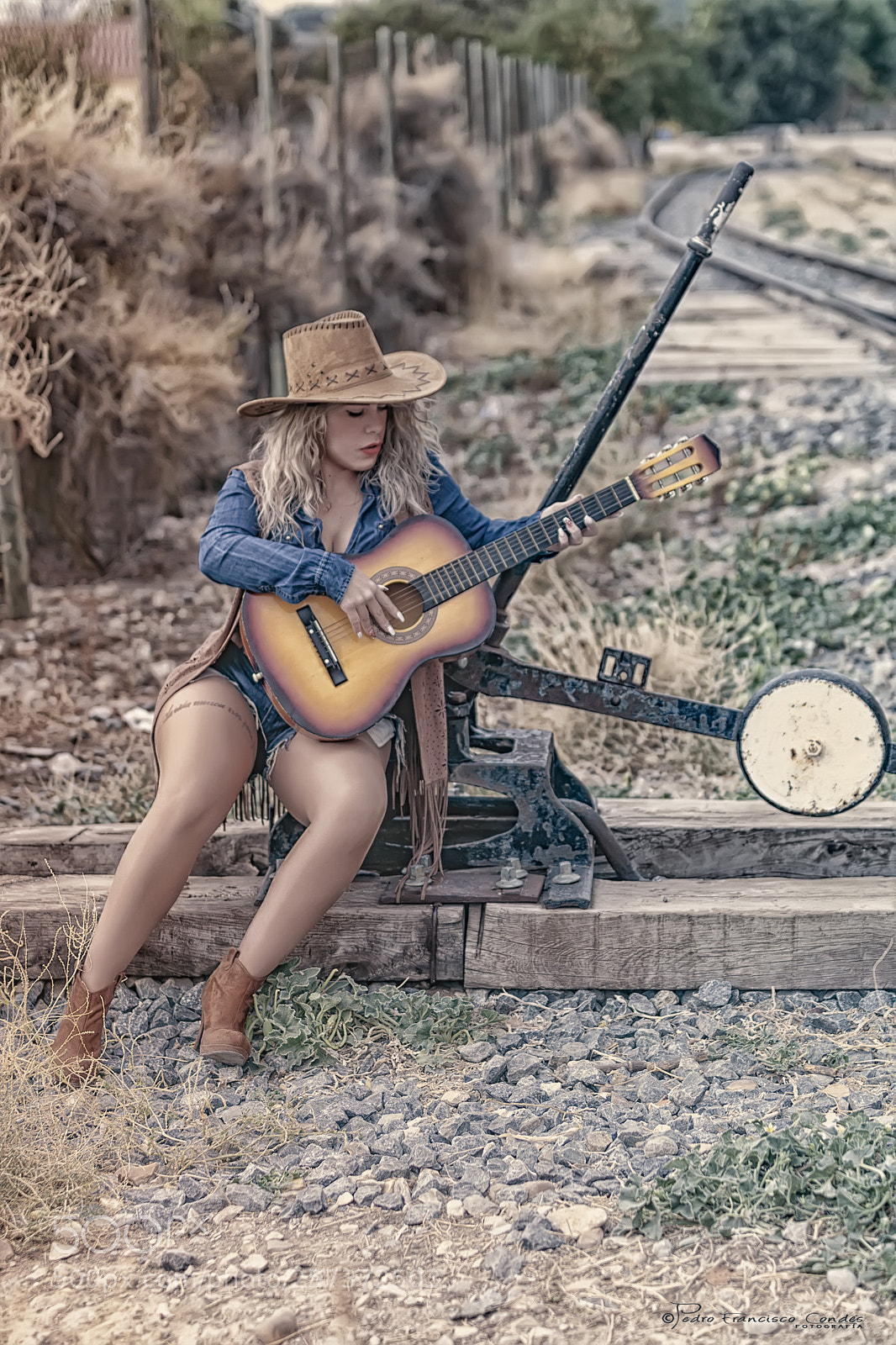 Canon EOS 5D Mark II sample photo. Old western music photography