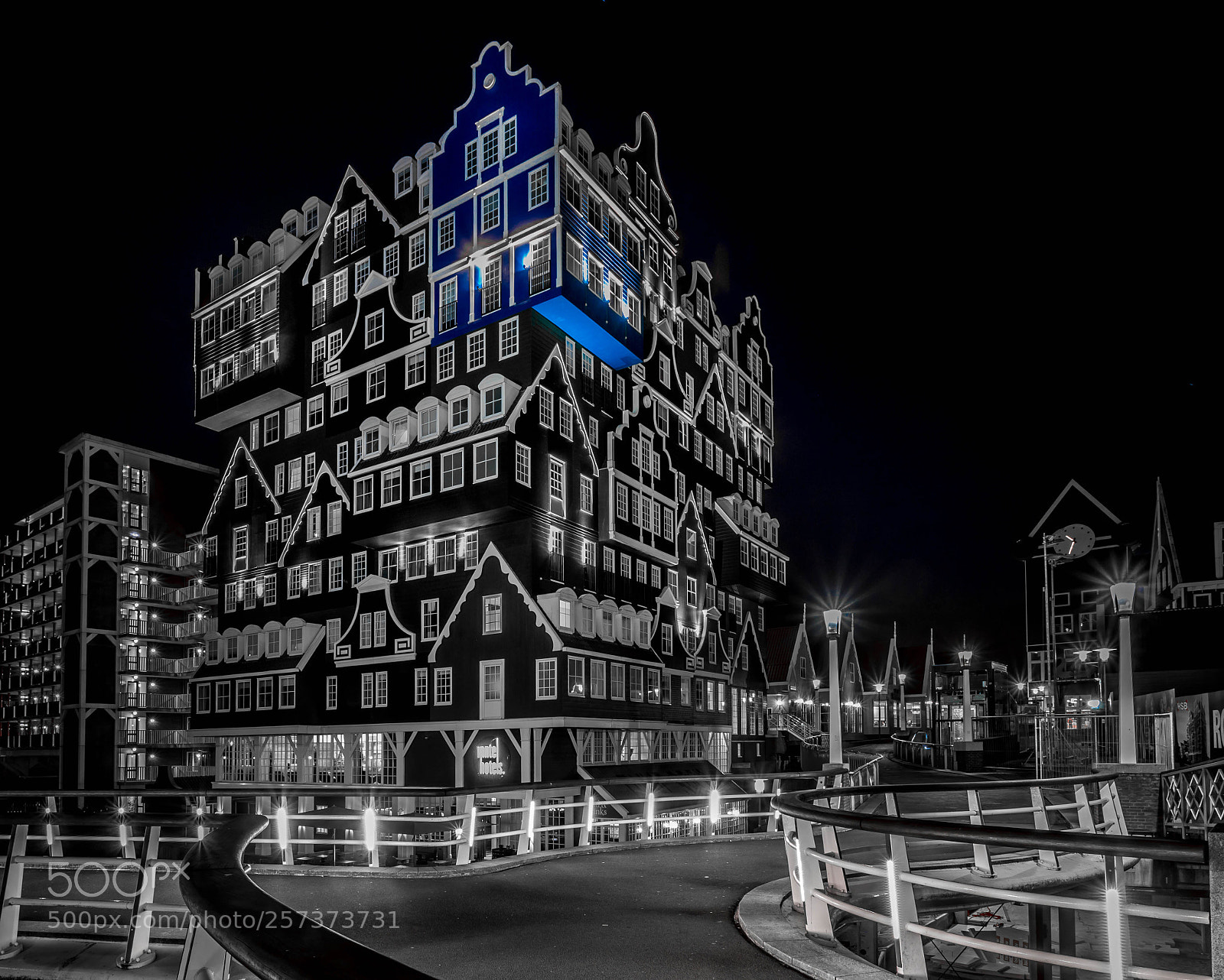 Canon EOS 6D sample photo. The blue house photography