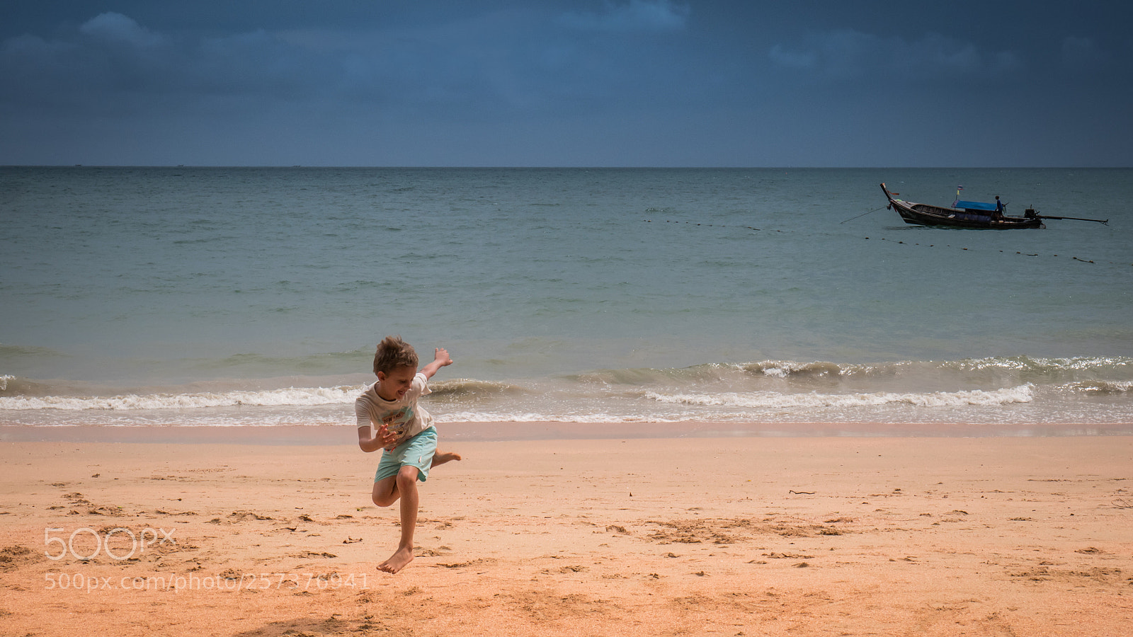 Panasonic Lumix DMC-GX85 (Lumix DMC-GX80 / Lumix DMC-GX7 Mark II) sample photo. Jump on the beach photography