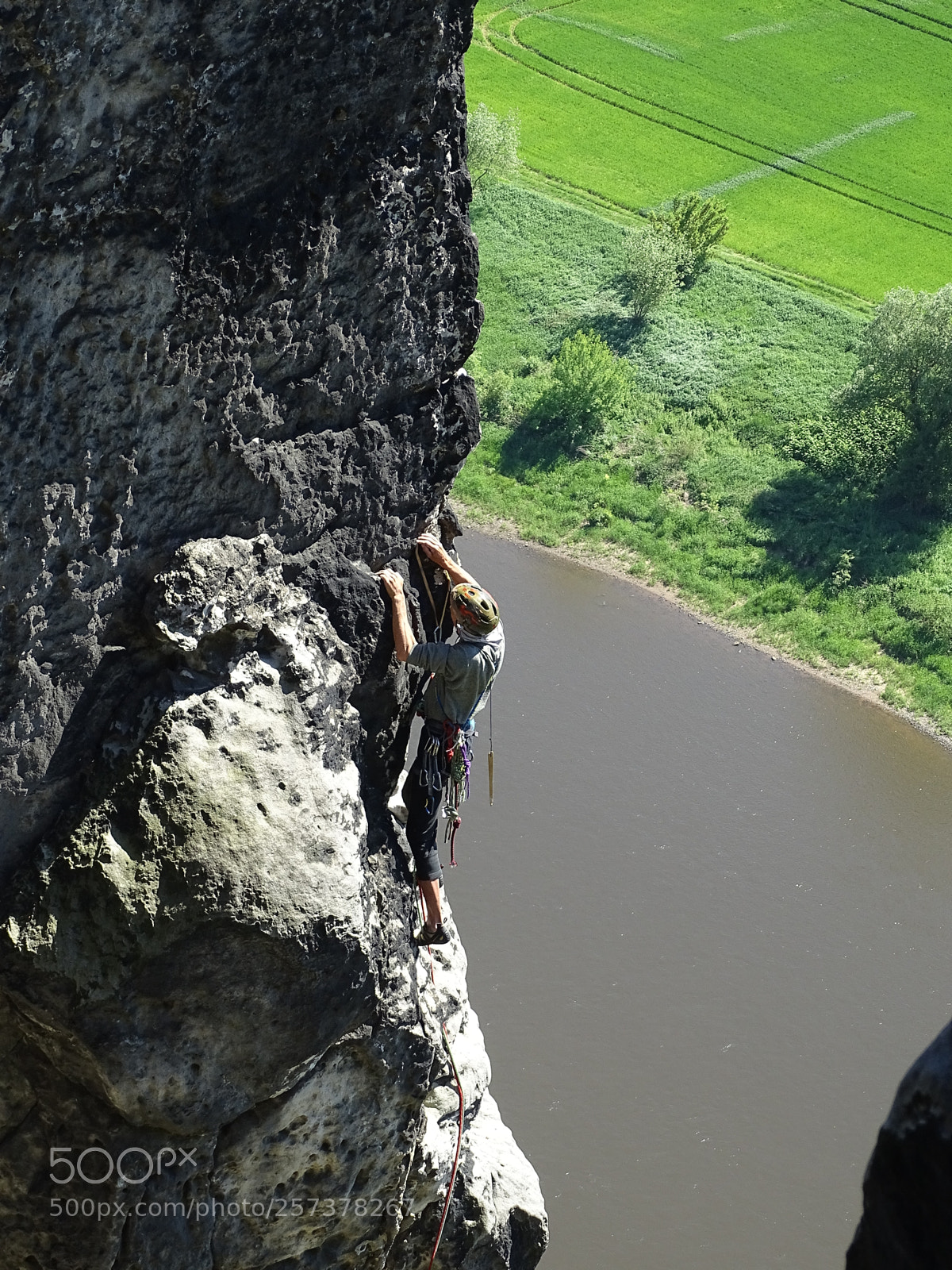 Sony Cyber-shot DSC-HX400V sample photo. Climber photography