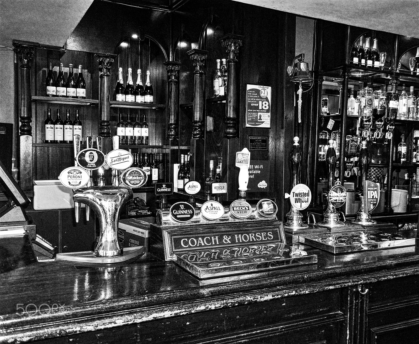 Kodak EASYSHARE C143 DIGITAL CAMERA sample photo. Old pub photography