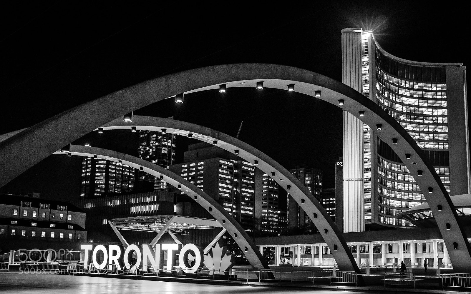 Fujifilm X100F sample photo. Nathan phillips square by photography