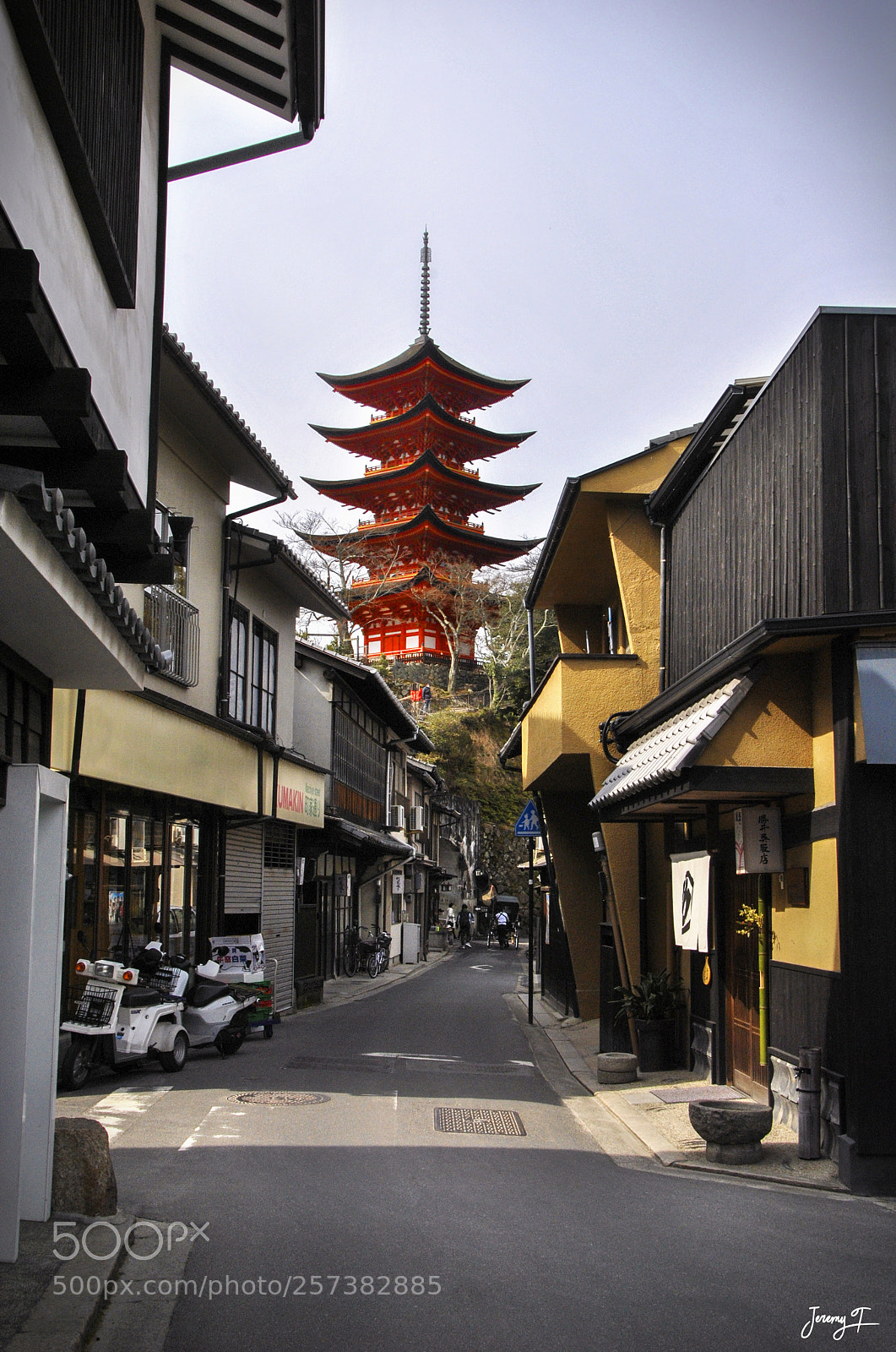 Nikon D3000 sample photo. Miyajima's calm street photography