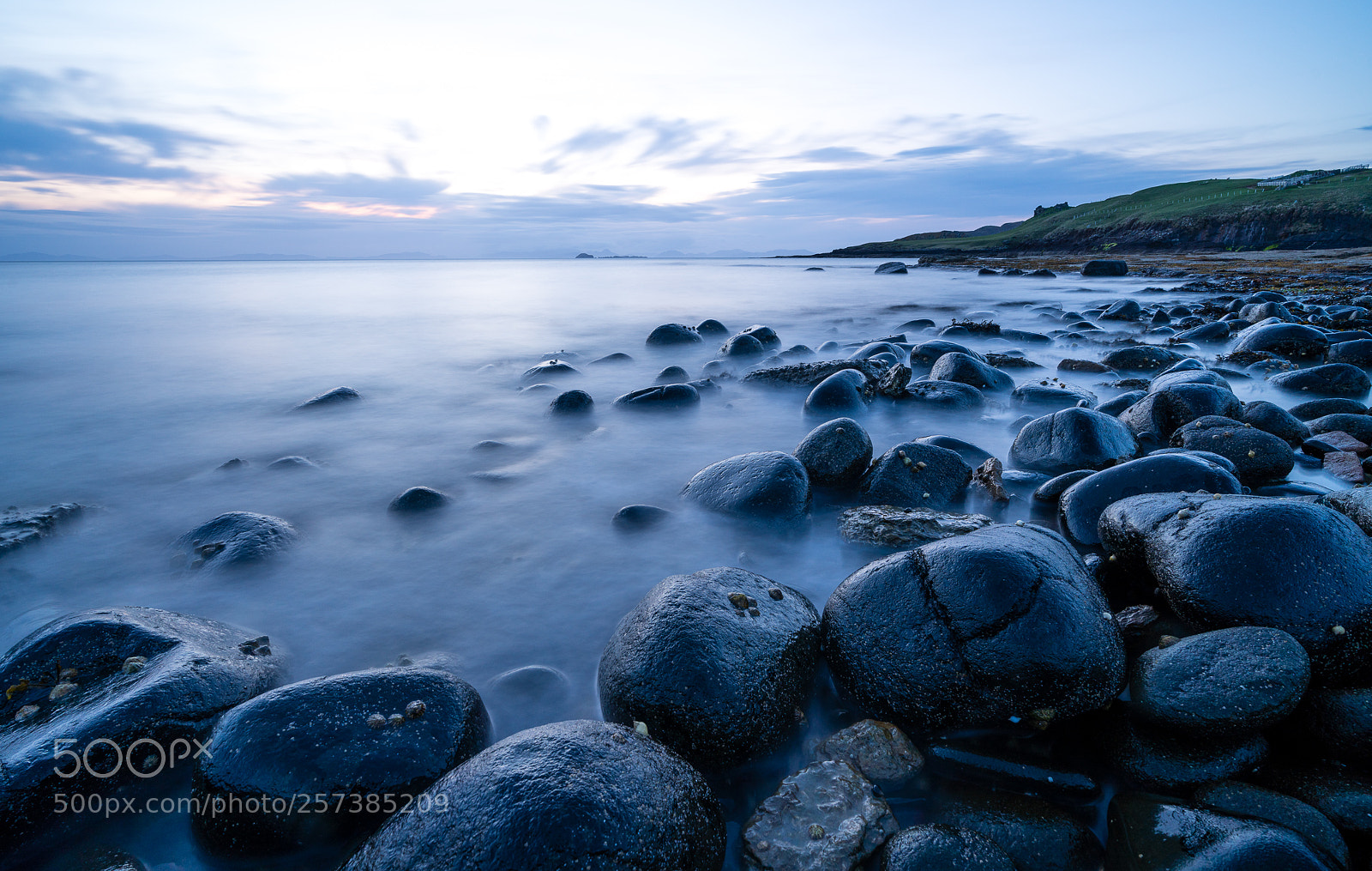 Sony a7R III sample photo. Rocks on duntulm beach photography