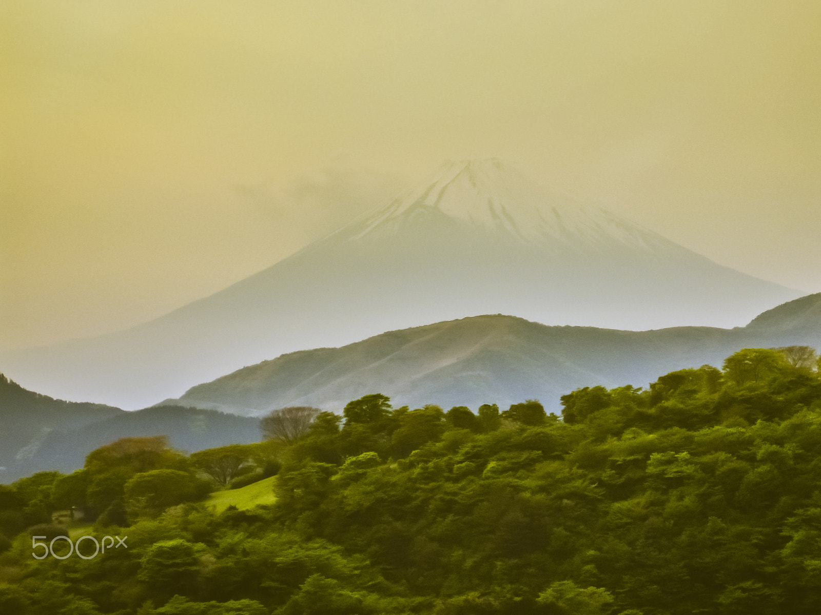 Canon PowerShot SD770 IS (Digital IXUS 85 IS / IXY Digital 25 IS) sample photo. Distant mount fuji photography