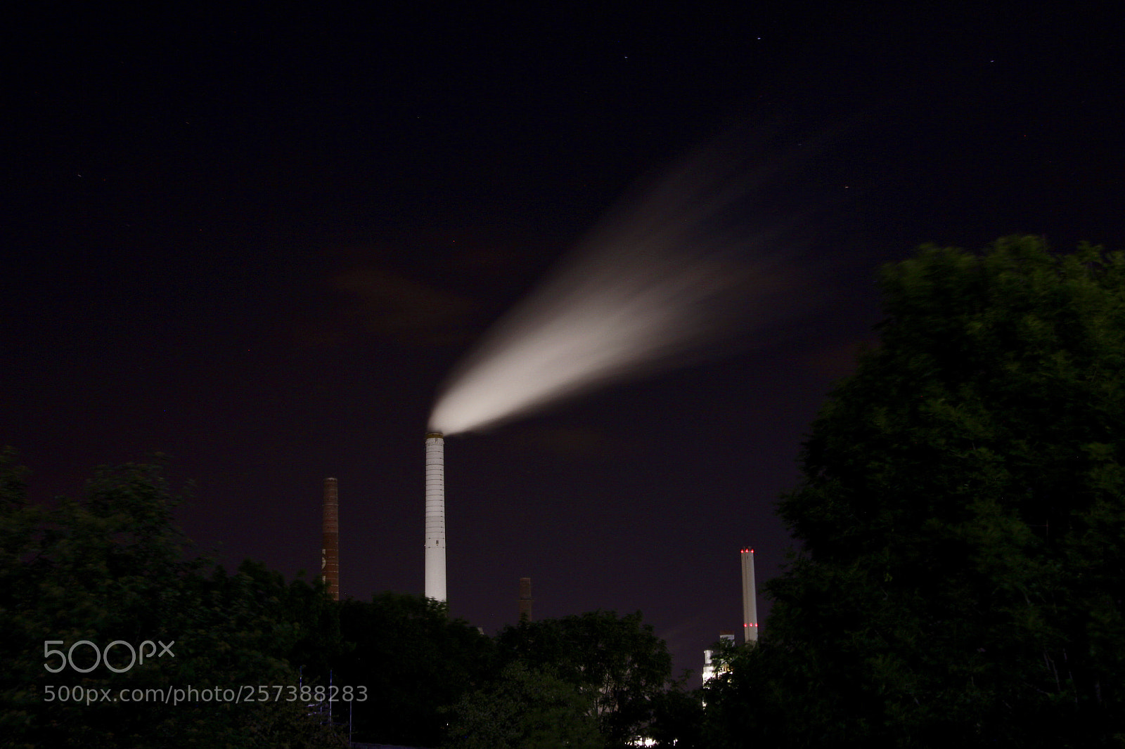 Canon EOS 550D (EOS Rebel T2i / EOS Kiss X4) sample photo. Industrie bei nacht photography