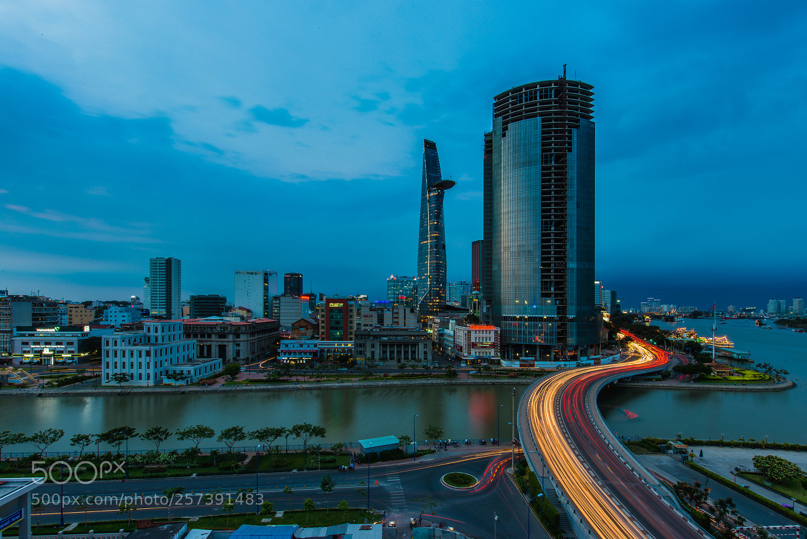 Nikon D800 sample photo. Khanh hoi bridge photography