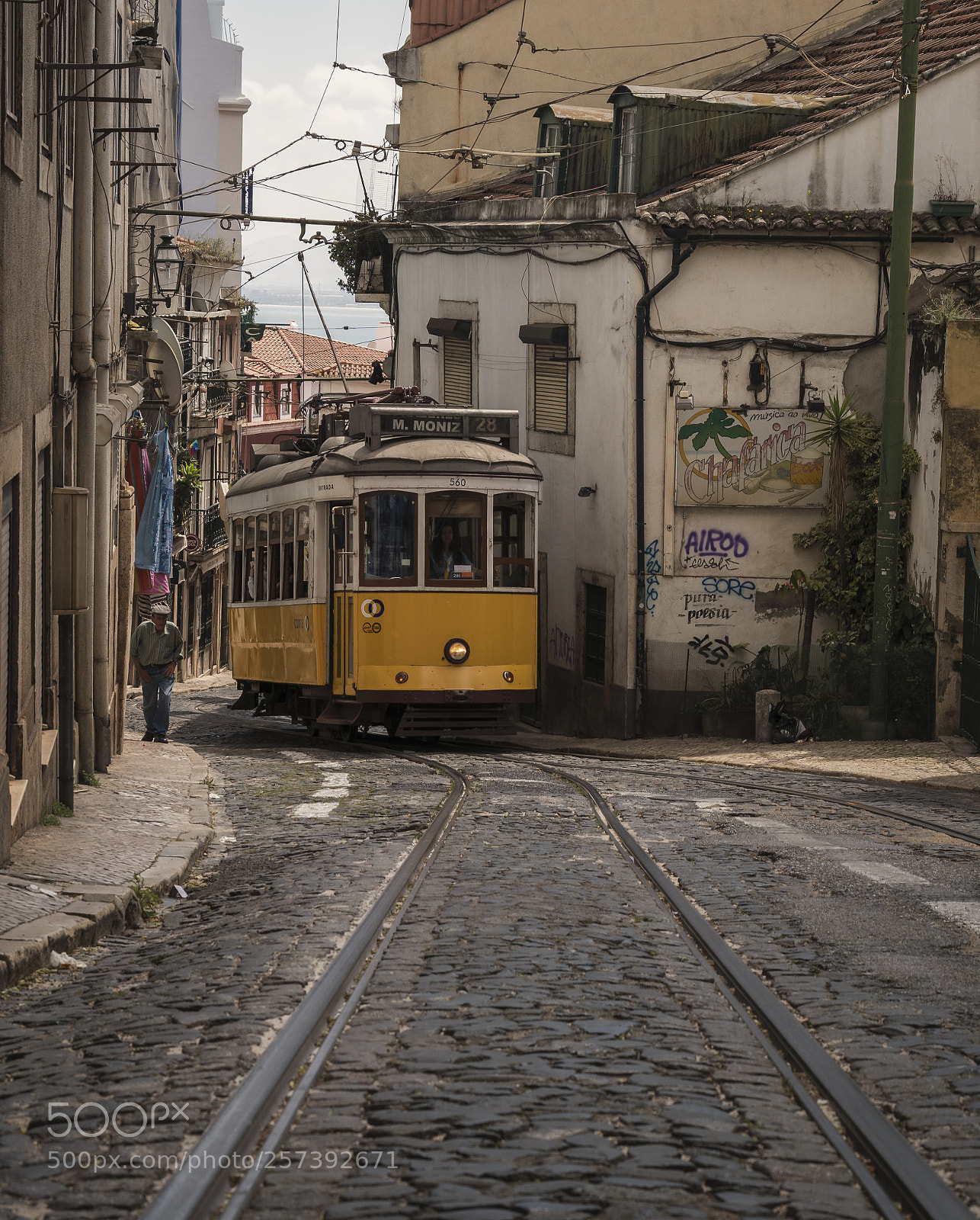 Panasonic Lumix DMC-GX85 (Lumix DMC-GX80 / Lumix DMC-GX7 Mark II) sample photo. Lisbon street scenery photography
